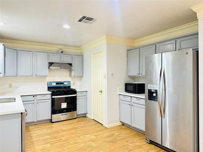 Building Photo - 8015 Halldale Dr