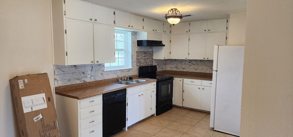 Building Photo - 1729 Sherrye Dr