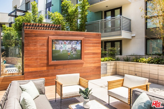 Building Photo - 8770 Washington Blvd