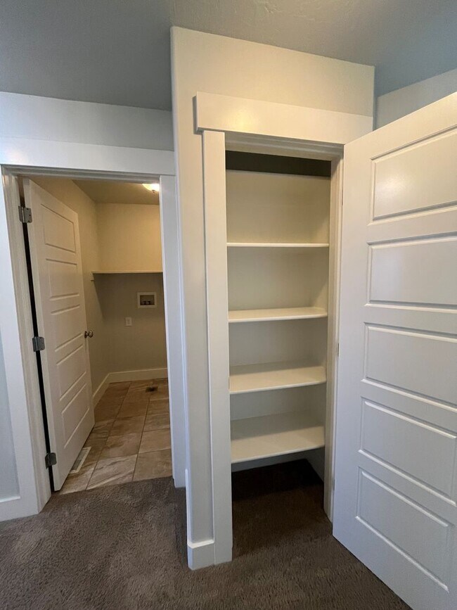 Building Photo - Spacious 3 Bed, 2.5 Bath Townhome in Pleasant Grove