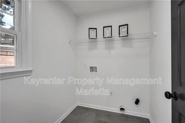 Building Photo - 991 Gentry Ln