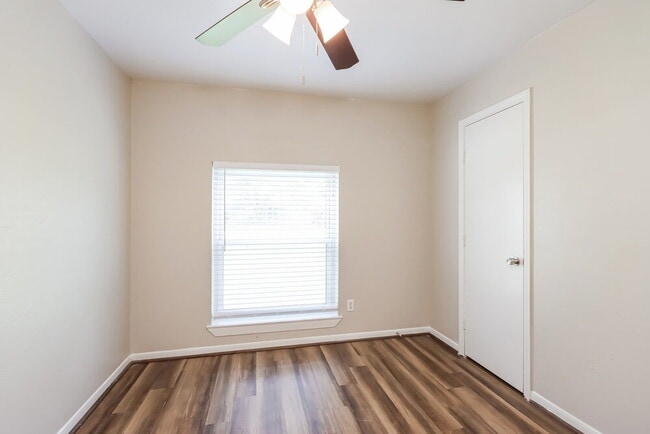 Building Photo - 14234 Juliedale Dr