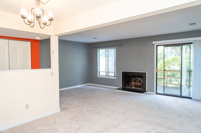 Building Photo - 1054 Cheshire Ct