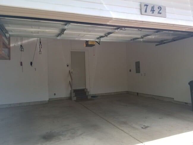 Building Photo - Aurora Two Bed Two Story Townhome