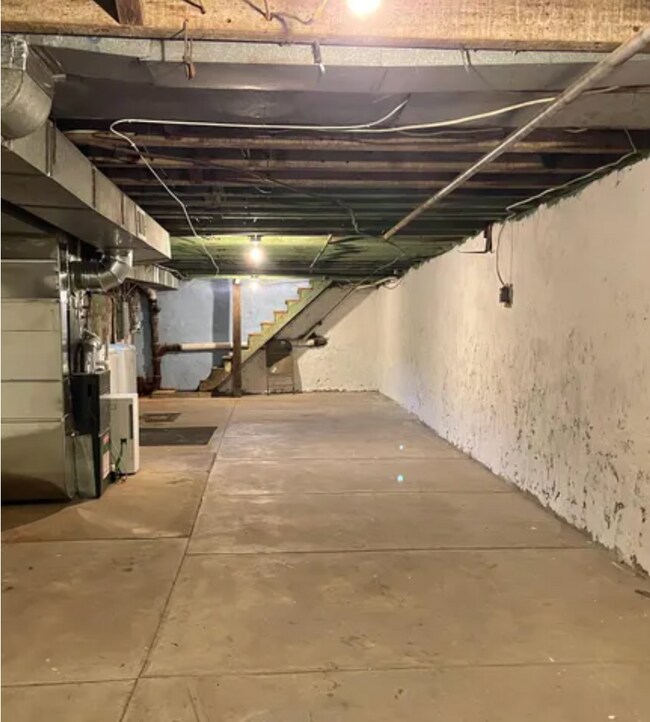 Building Photo - 413 W Porter St