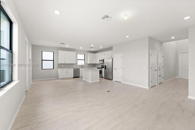 Building Photo - 4492 Tacoma Pk Dr