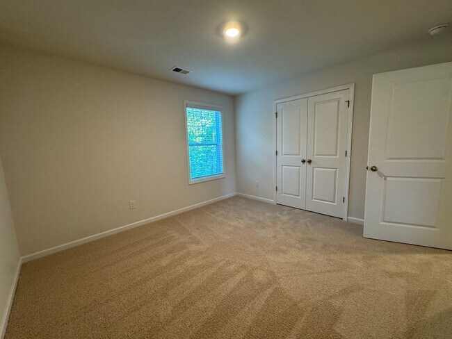 Building Photo - Beautiful Four Bedroom Townhouse in Sherri...
