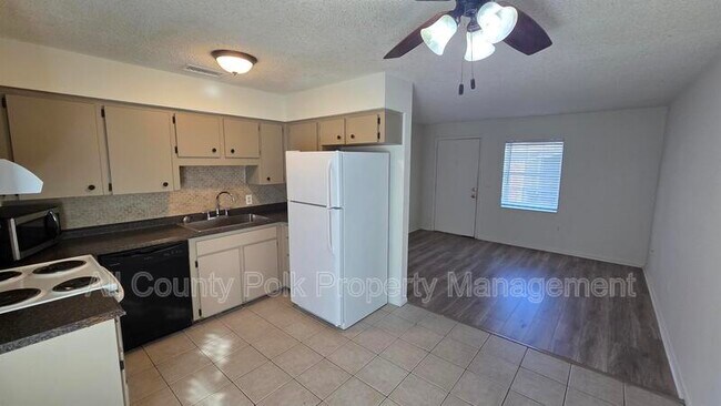 Building Photo - 915 Ariana St