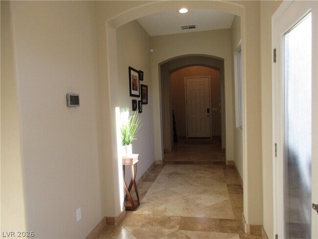 Building Photo - 1927 Taylorville St