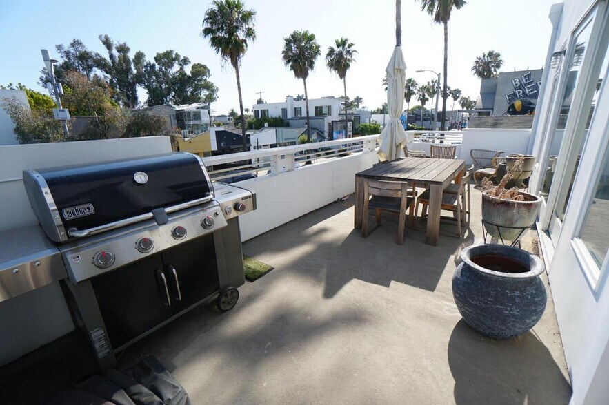 Building Photo - 1509 Abbot Kinney Blvd