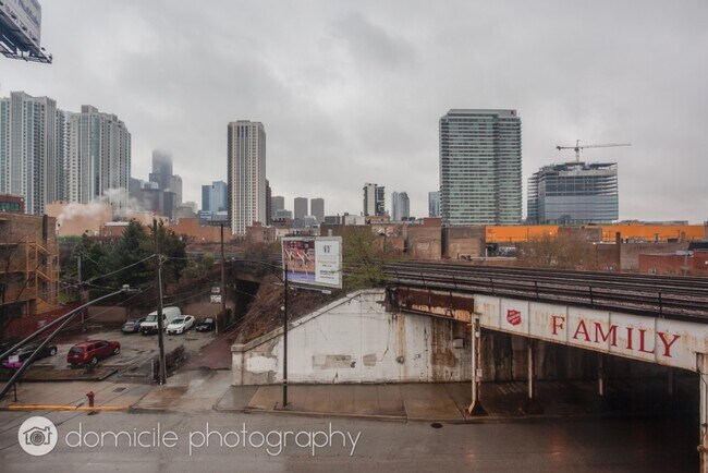 Building Photo - 660 W Grand Ave