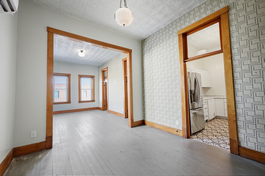 Building Photo - 217 N Sibley Ave