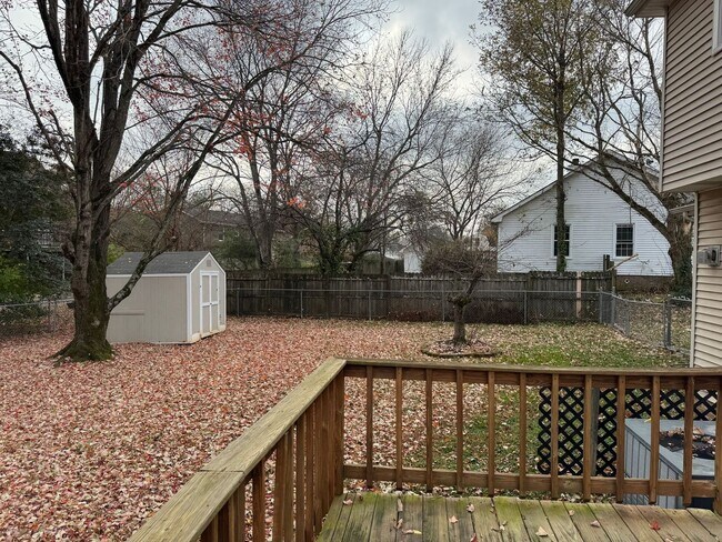 Building Photo - Centrally Located in St. B! 3 Bedrooms and 2.5 Baths! Fenced Backyard!