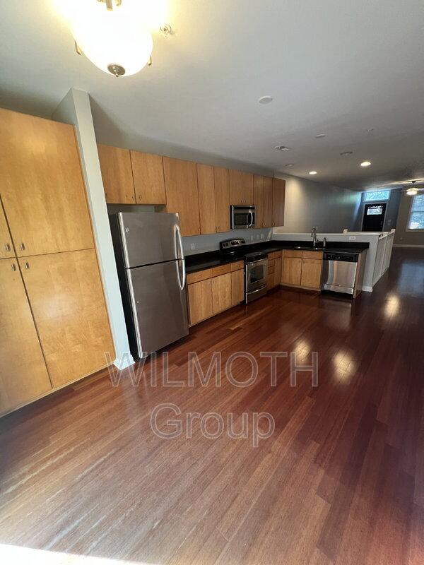Building Photo - 521 N Park Ave