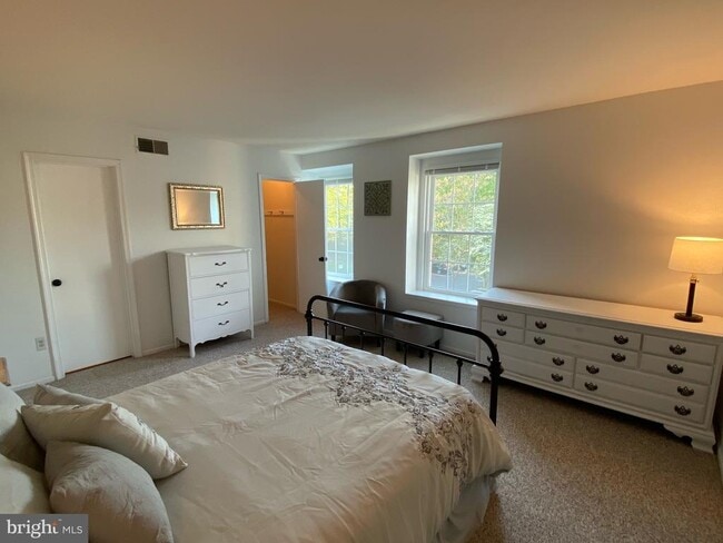 Building Photo - 2784 Bordeaux Pl