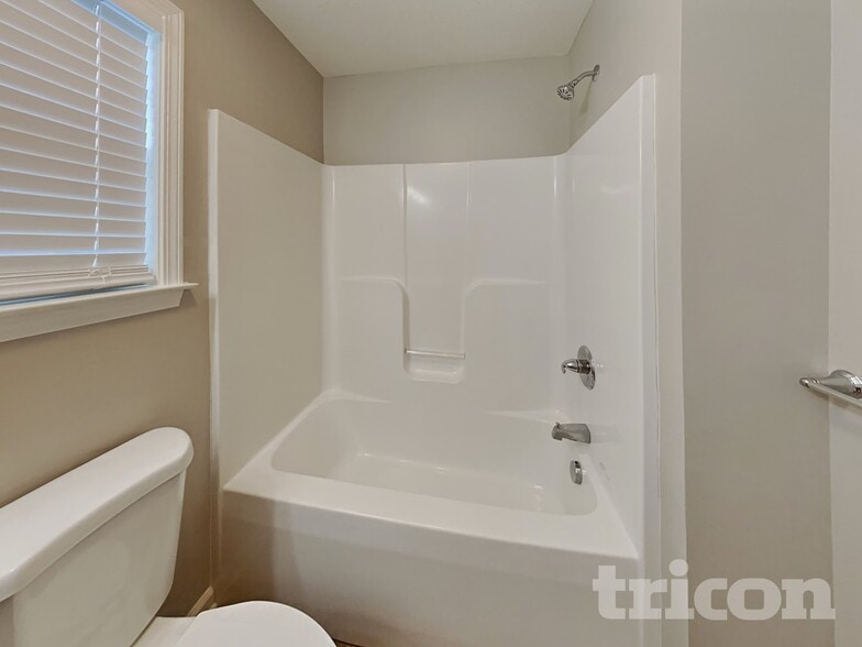 Building Photo - 1901 Susan Rd