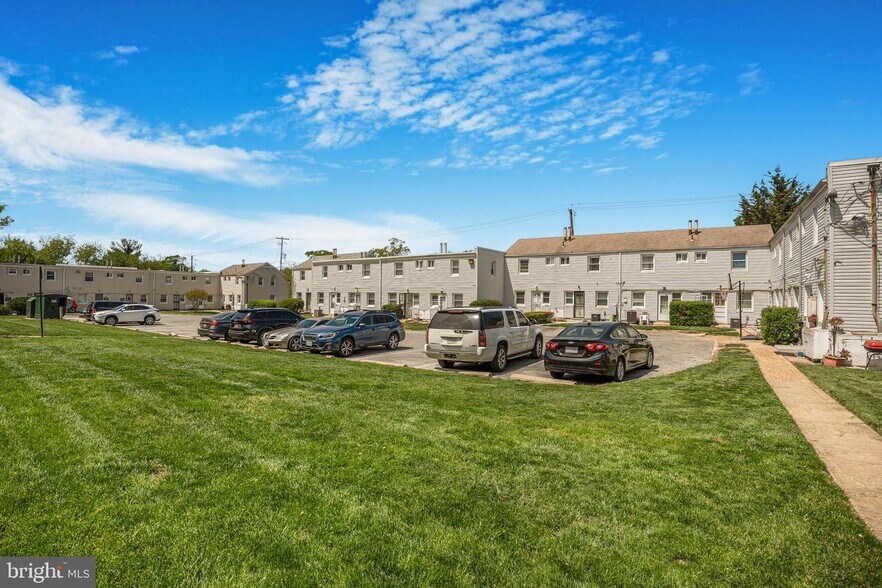 Building Photo - 3815 28th Ave