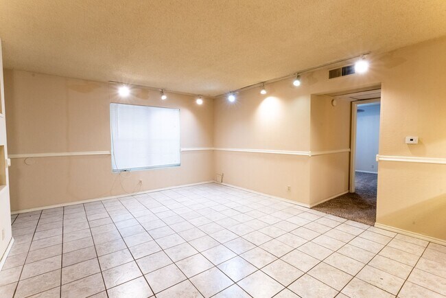 Building Photo - Pointe Condos #56