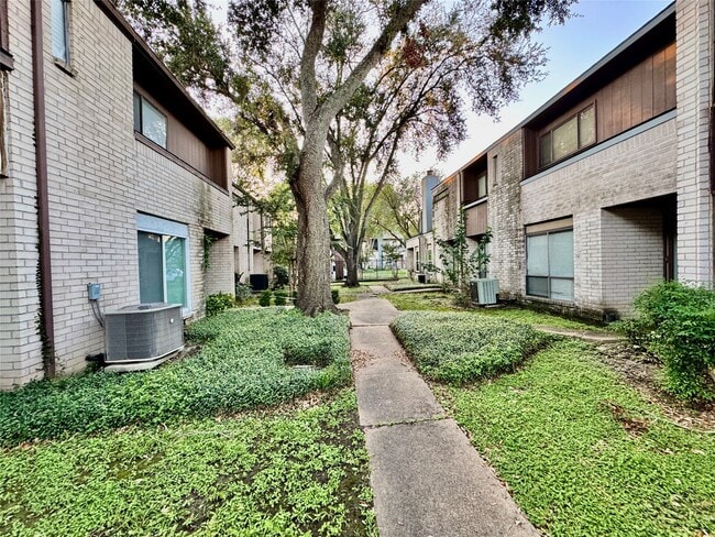 Building Photo - 8315 Augustine Dr