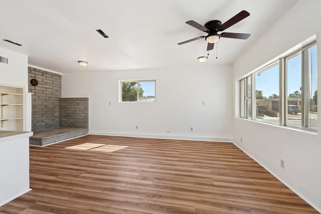 Building Photo - Immaculate, newly updated 3-bedroom, 2 bat...