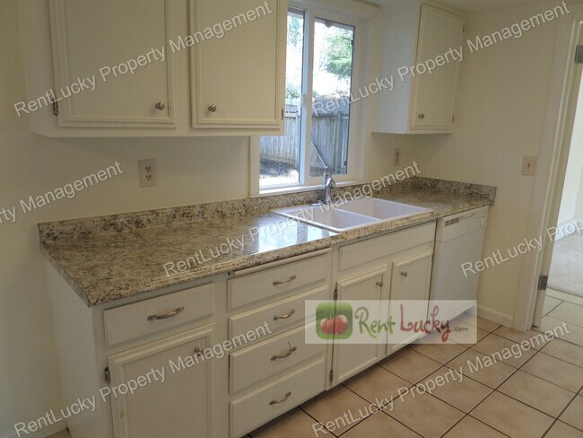 Building Photo - Adorable 3-Bedroom Home with Fenced Yard in Great Bothell Neighborhood!