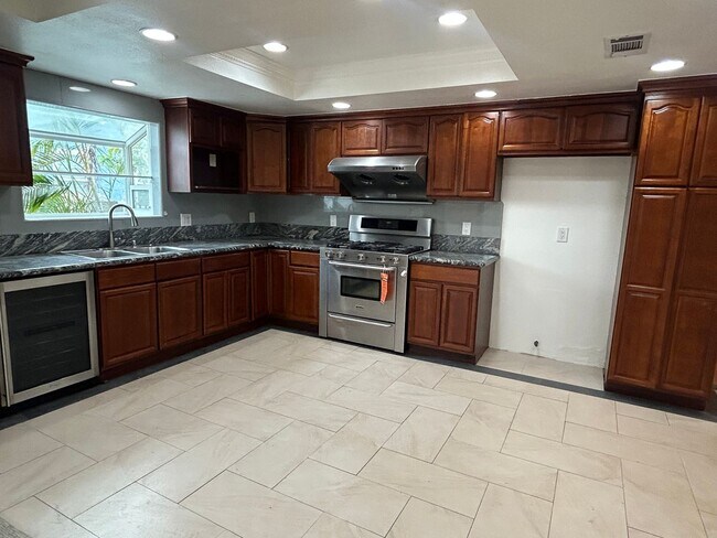 Building Photo - Spacious 4-Bedroom House for Rent in Monterey Park Quiet Neighborhood