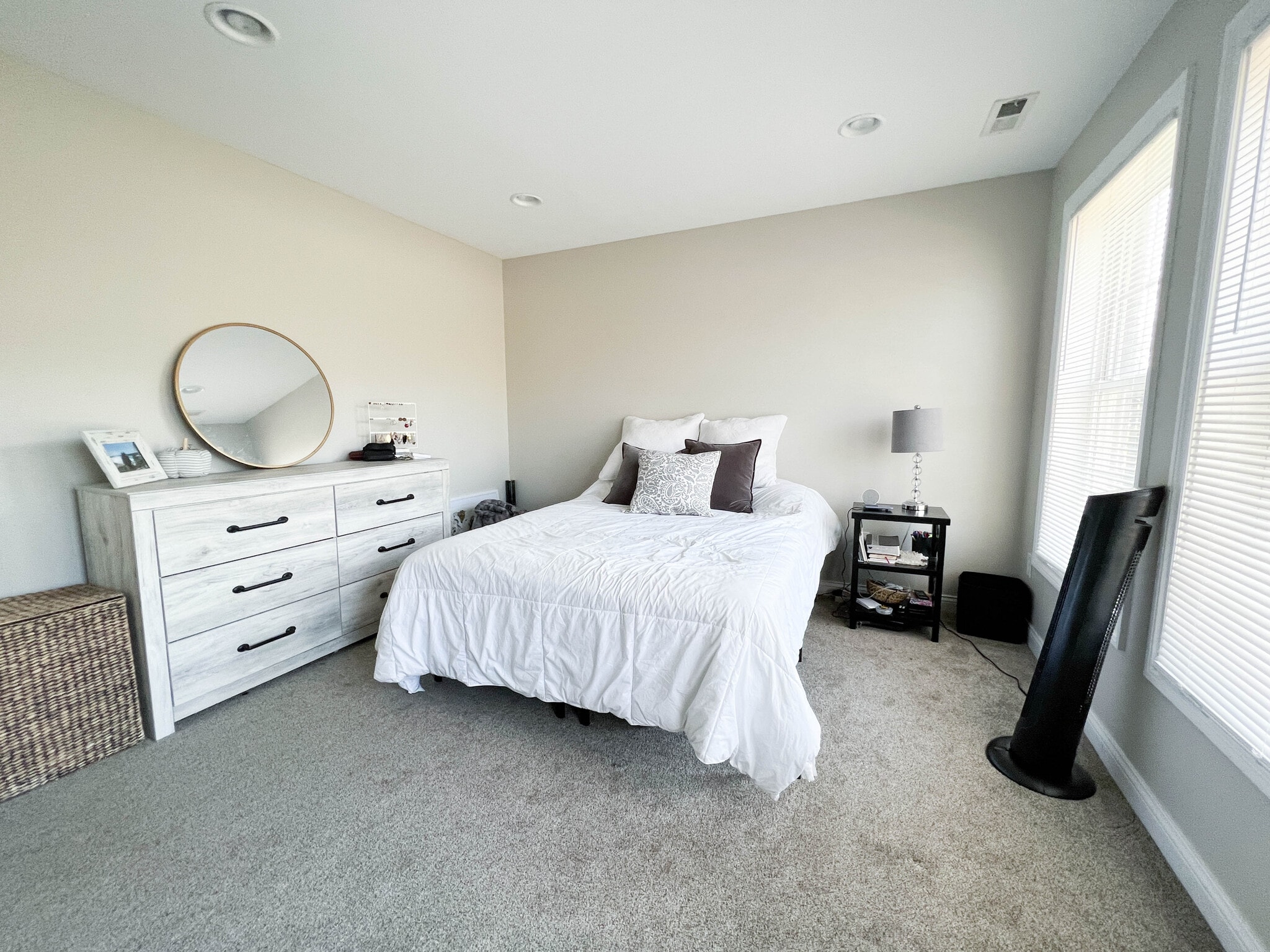 Building Photo - 8661 N Meridian St