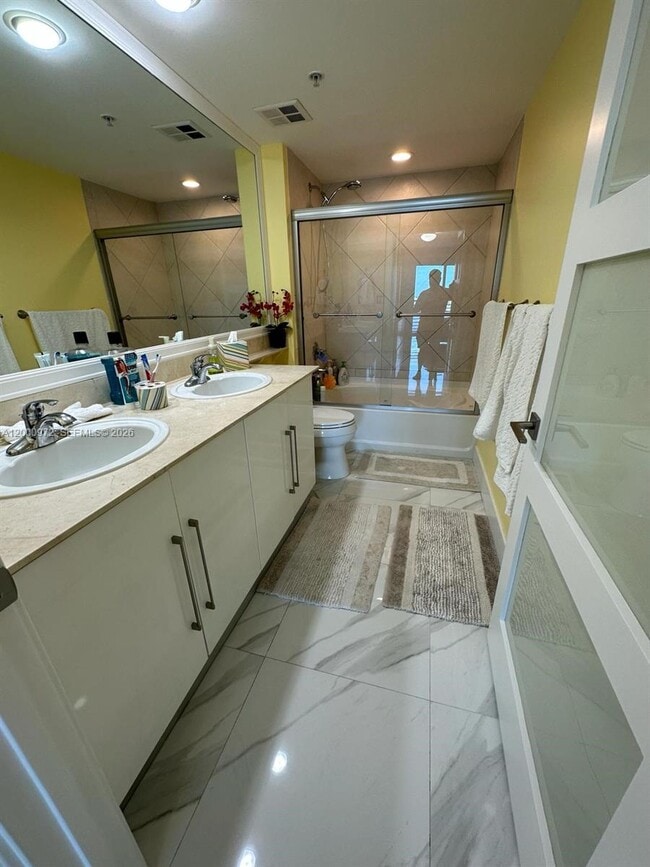 Building Photo - 325 S Biscayne Blvd