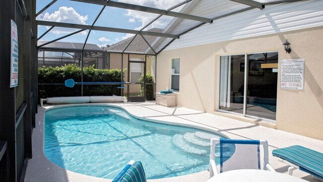 Building Photo - 8159 Fan Palm Way