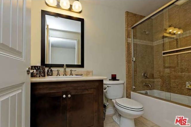 Hallway Full Bathroom - 13200 Moorpark St