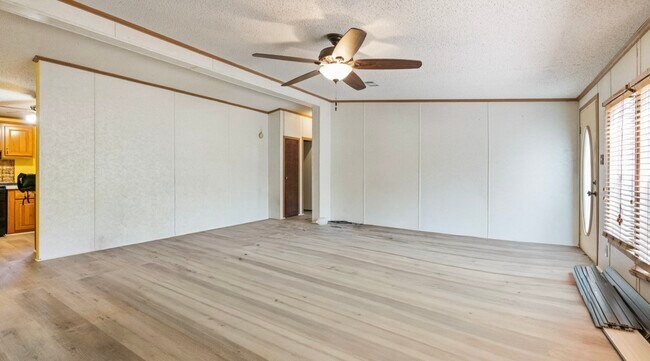 Building Photo - 10991 FM 1484 Rd