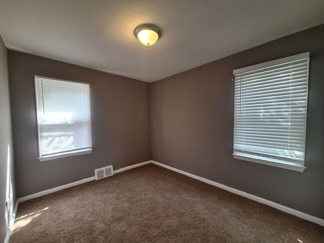 Building Photo - Come see your new home!