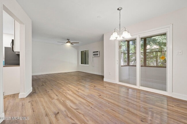 Building Photo - 60 Amberly Dr