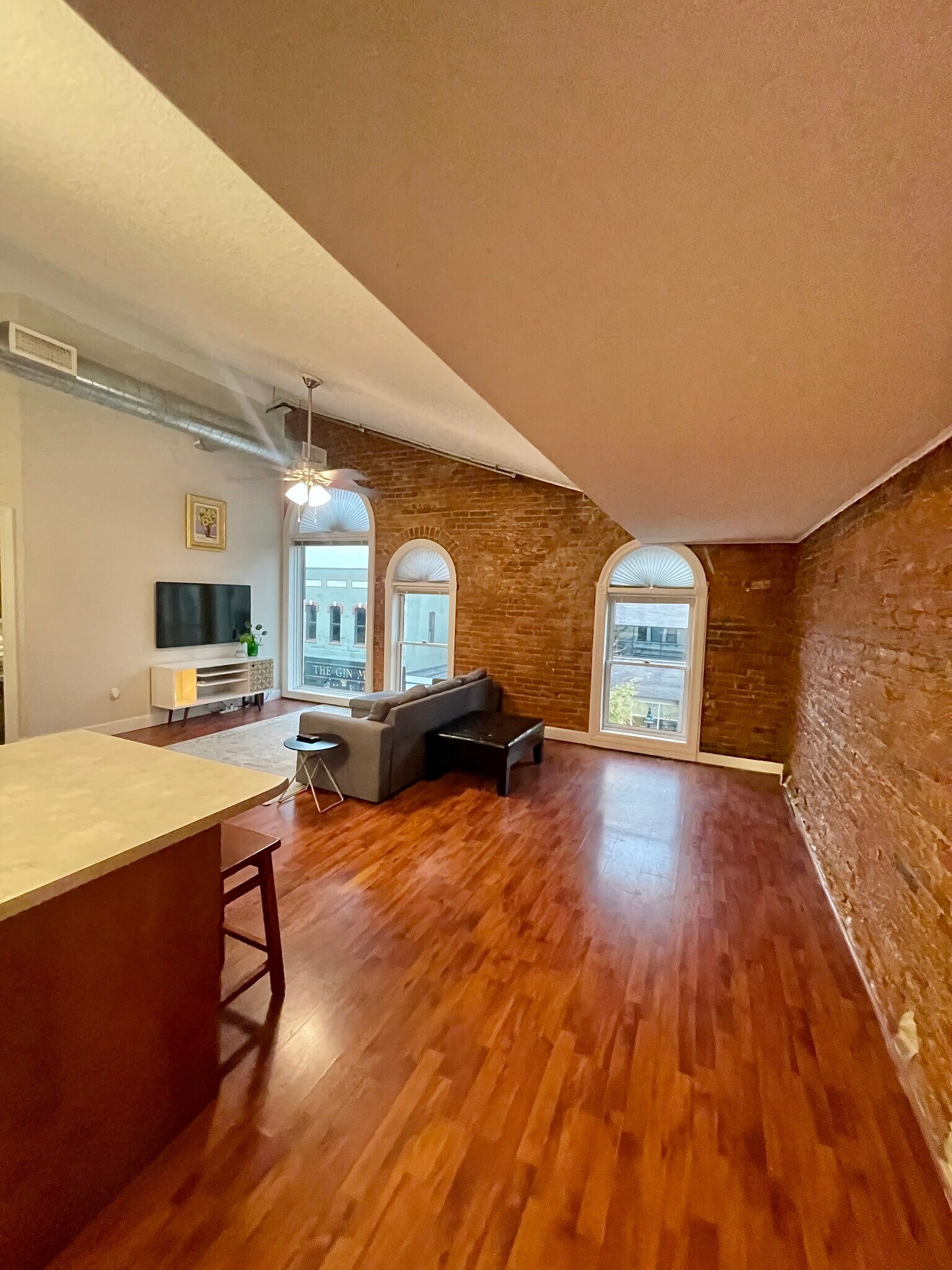 Building Photo - 135 E Prairie Ave