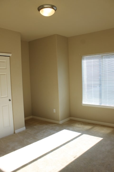 Building Photo - $1742 | 2BR/2BA | Lovely Townhome with a P...