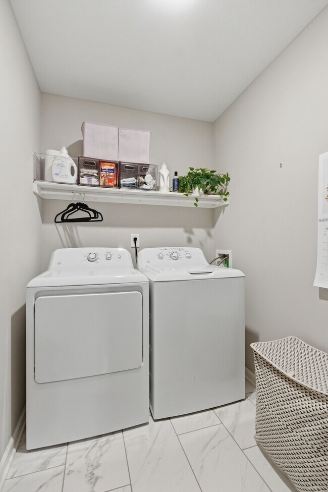 Building Photo - 220 Ruth Wy