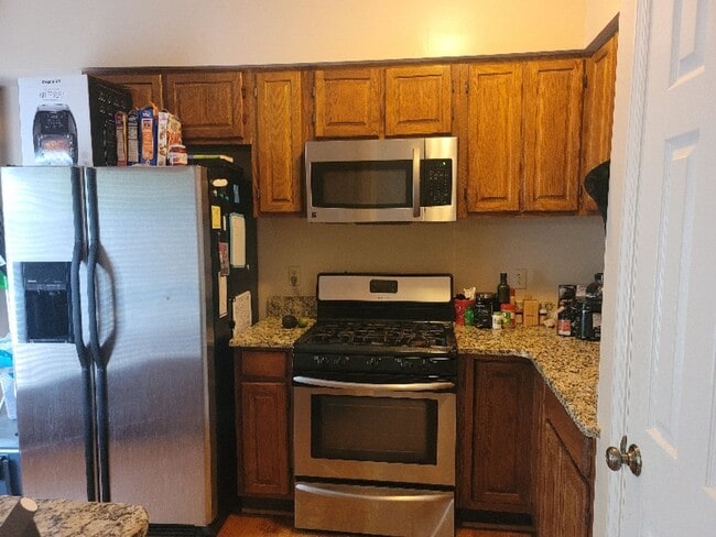 Building Photo - Townhouse in Haymount! 3 Bedroom 2.5 Bath ...