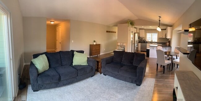 Building Photo - $2,600 - Beautifully-maintained single level Ranch-style Three Bedrooms, Two Baths home Ready To ...