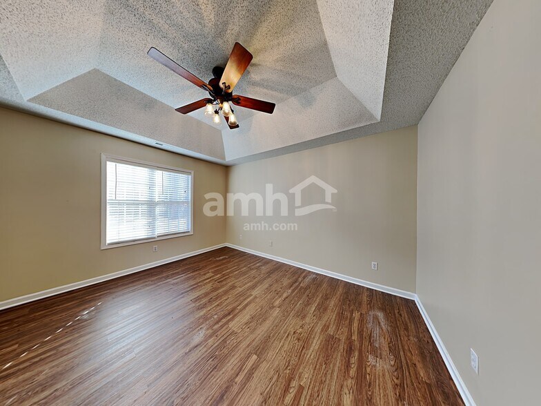 Building Photo - 8111 Kingston Dr