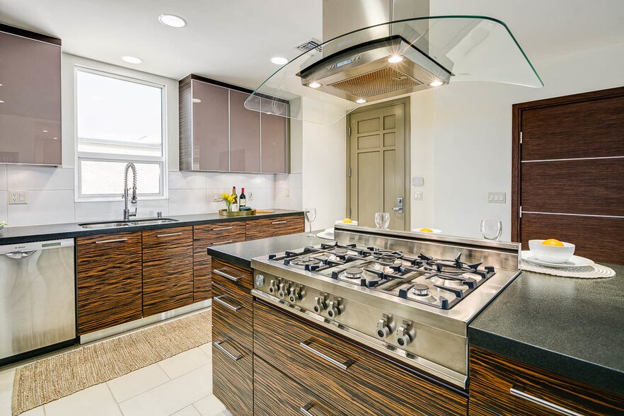 Building Photo - 257 S Hudson Ave