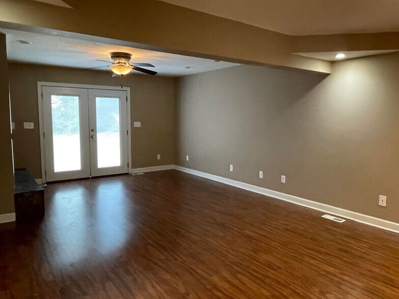 Family Room 2 - 3309 Godfrey St