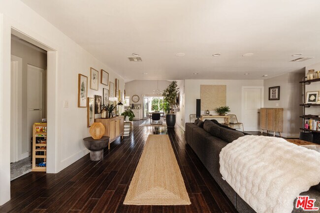 Building Photo - 5940 Matilija Ave