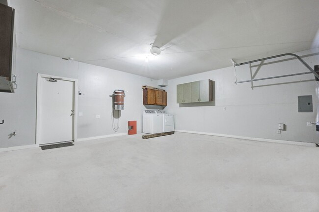 Building Photo - Nestled & Spacious Home 2-Bed/1.5 with Mod...