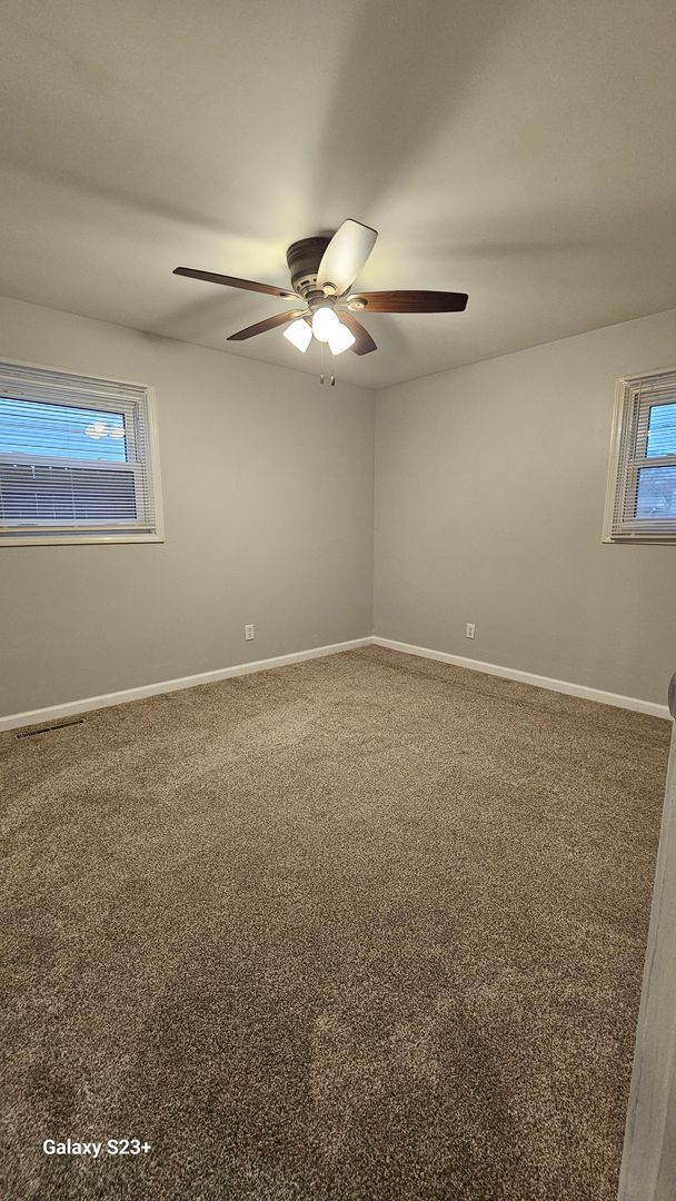 Building Photo - 3 bedroom with fenced yard