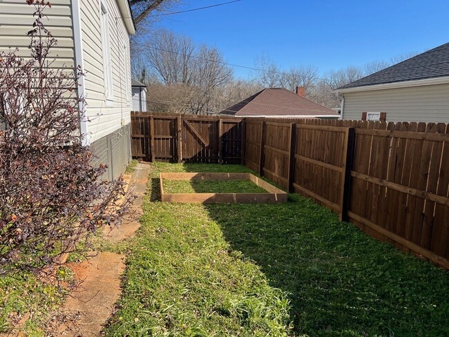 Building Photo - 15 1st St