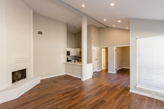 Building Photo - 5115 Beaver Hollow Dr