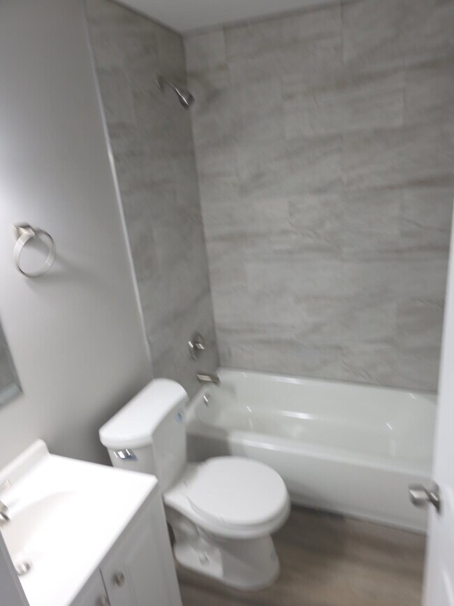 Building Photo - 5510 Halstead Ave