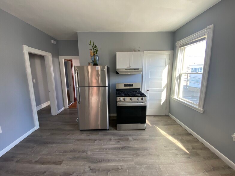 Building Photo - 294 Douglas Ave