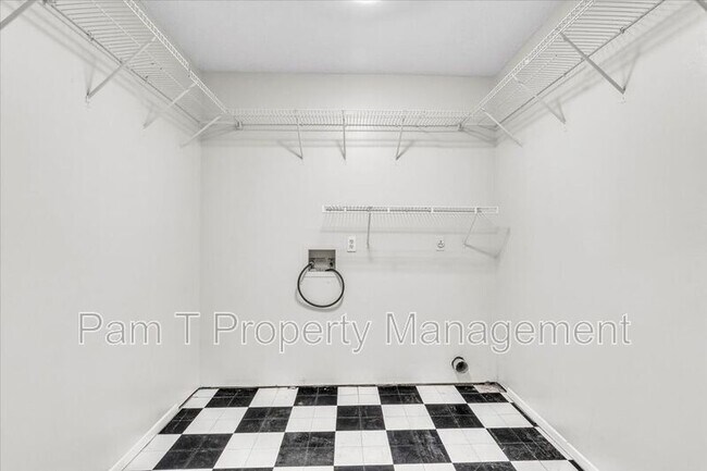 Building Photo - 4 Gunpowder Ct