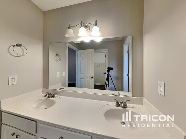 Building Photo - 1181 Braxton Dr
